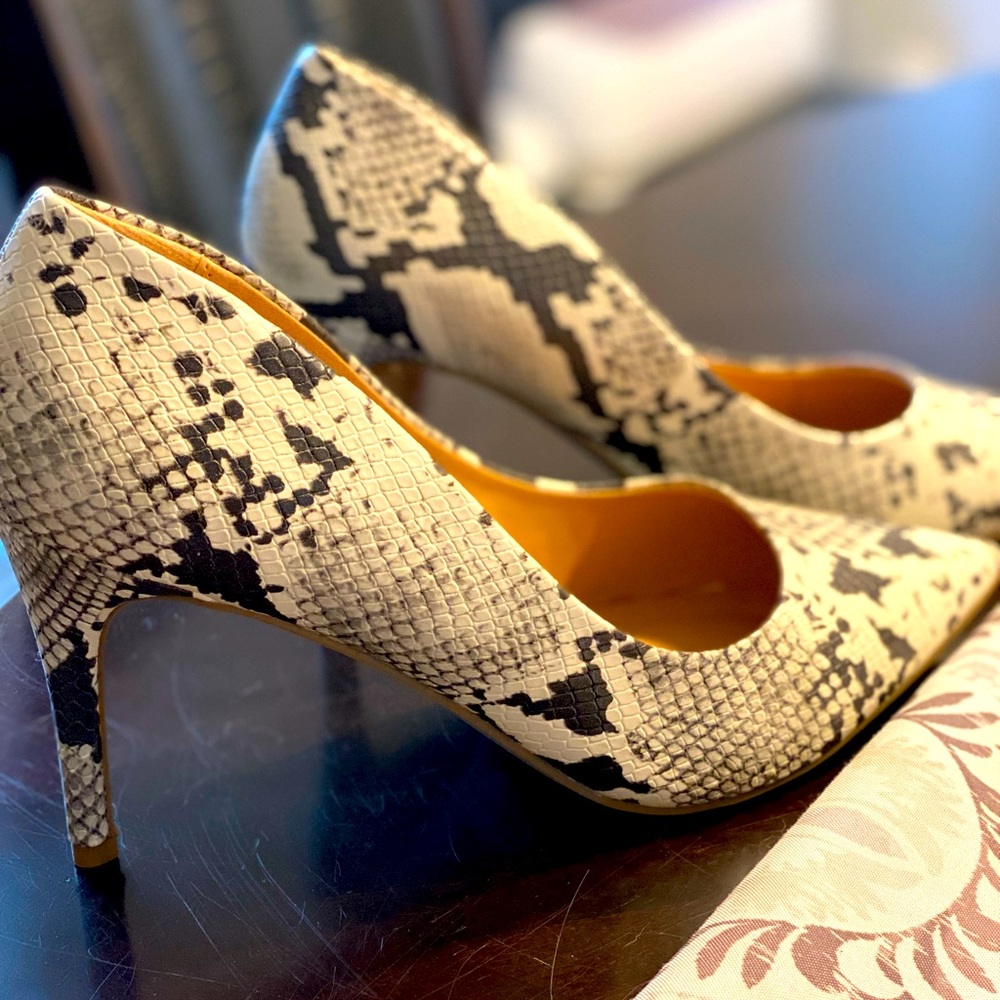 Never Worn Torrid 4 inch pumps